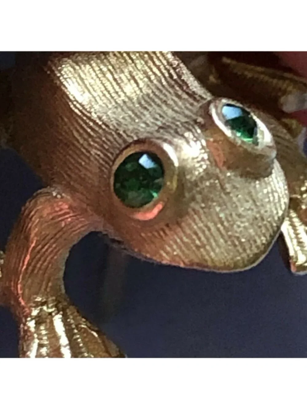 Avon Frog Gold Tone Tie Tack Lapel Pin Green Eyes Faux Gemstones Brooch EUC